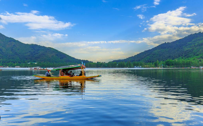 Shikara Ride on Dal Lake