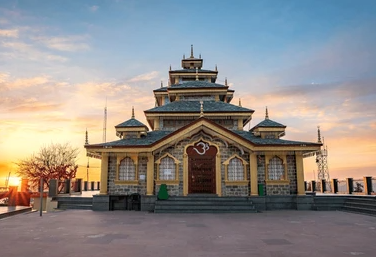 Explore Surkanda Devi Temple