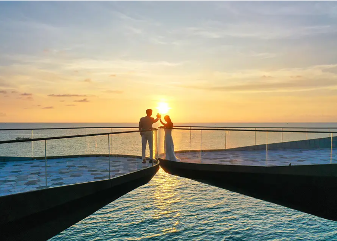Visit Sunset Town & Kiss Bridge